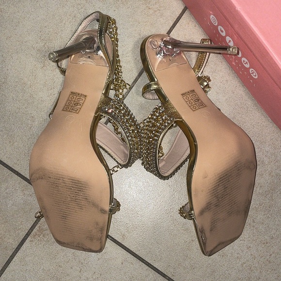 Gold heels - Picture 8 of 11